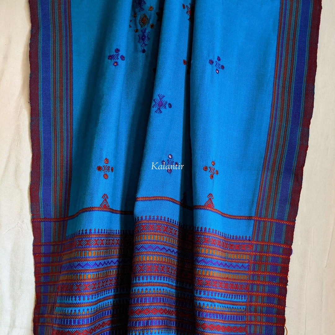 Mantón Kutchi de lana hecho a mano de color azul pavo real brillante con hermoso bordado