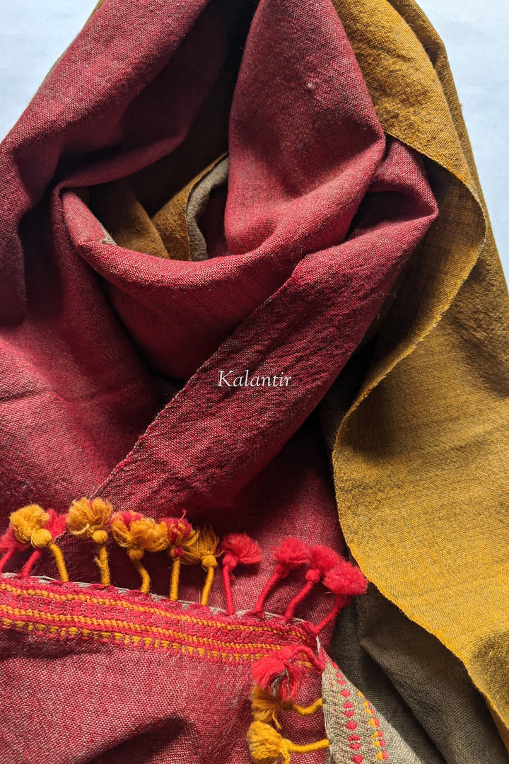 मल्टीकलर शुद्ध ऊन प्रामाणिक कच्छी स्टोल | लाल, पीला और हल्का भूरा | सुंदर झंडों के साथ